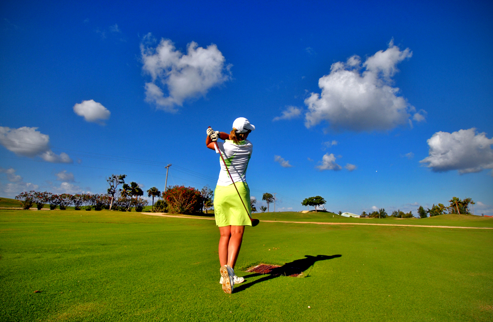 a girl playing golf